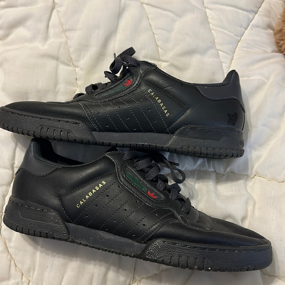 Men’s black Calabasas Adidas 8.5